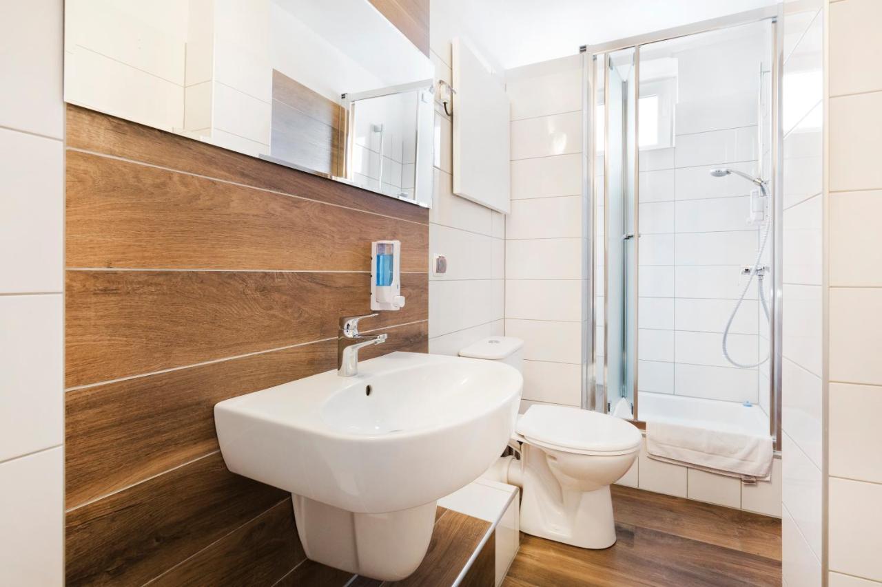 Hotel 97 Бидгошч Екстериор снимка